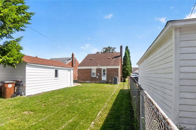 12972 Callender Street, Southgate, MI 48195