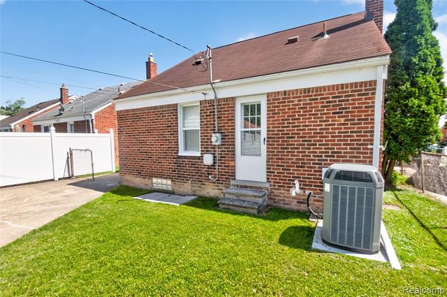12972 Callender Street, Southgate, MI 48195