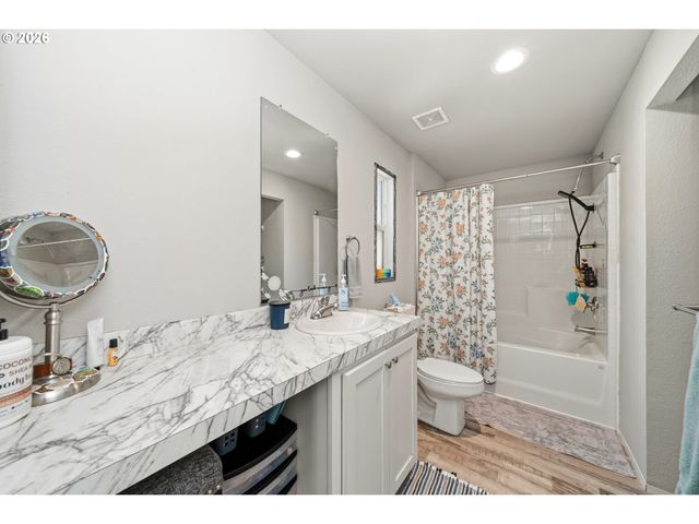 936 S BEACON St, Rockaway Beach, OR 97136