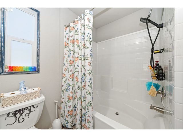 936 S BEACON St, Rockaway Beach, OR 97136