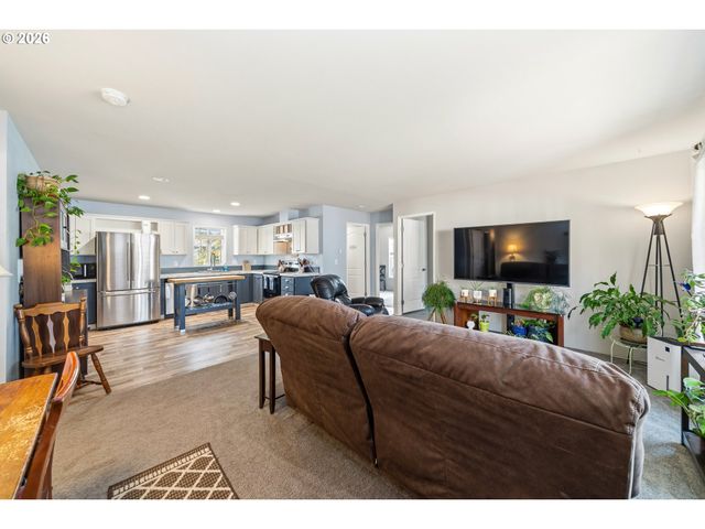 936 S BEACON St, Rockaway Beach, OR 97136