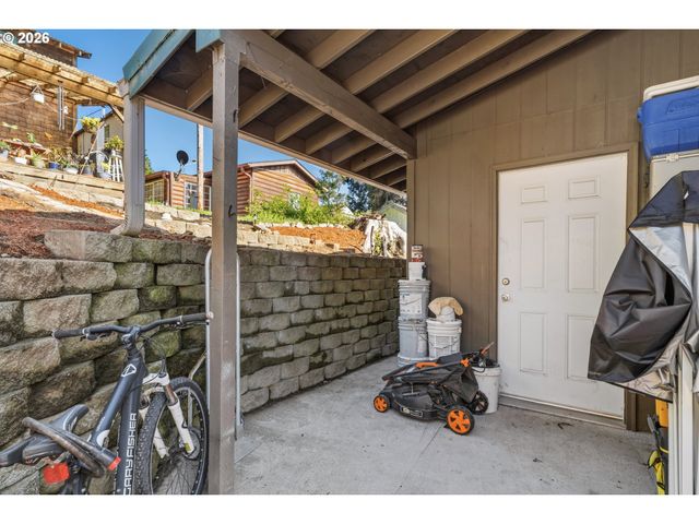 936 S BEACON St, Rockaway Beach, OR 97136