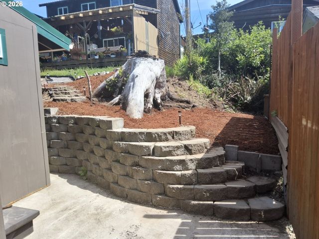 936 S BEACON St, Rockaway Beach, OR 97136