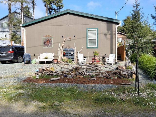 936 S BEACON St, Rockaway Beach, OR 97136