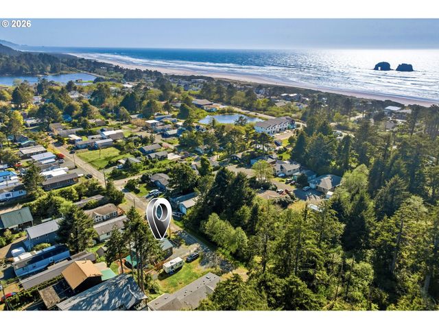 936 S BEACON St, Rockaway Beach, OR 97136
