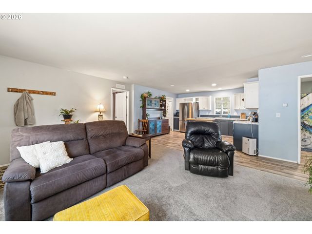 936 S BEACON St, Rockaway Beach, OR 97136