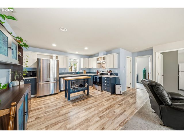 936 S BEACON St, Rockaway Beach, OR 97136