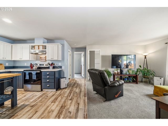 936 S BEACON St, Rockaway Beach, OR 97136