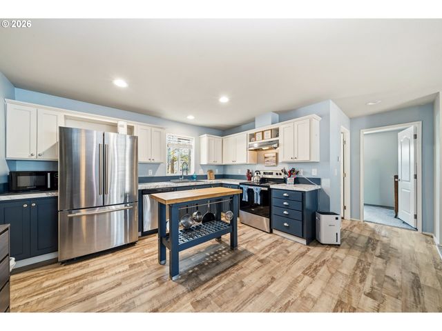 936 S BEACON St, Rockaway Beach, OR 97136
