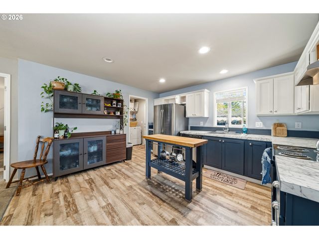 936 S BEACON St, Rockaway Beach, OR 97136