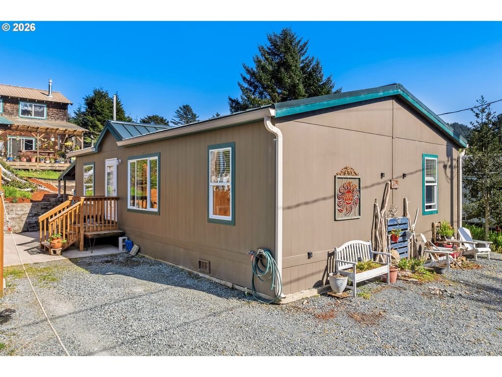 936 S BEACON St, Rockaway Beach, OR 97136