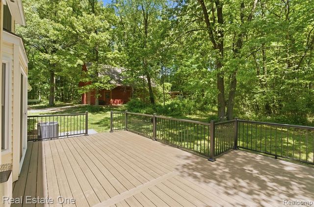 3559 Perry Lake Road, Ortonville, MI 48462