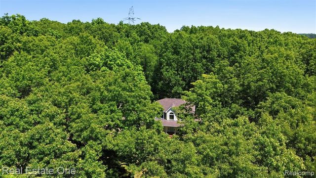 3559 Perry Lake Road, Ortonville, MI 48462