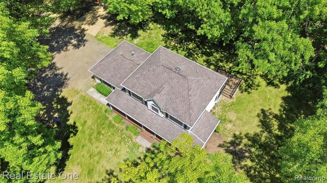 3559 Perry Lake Road, Ortonville, MI 48462