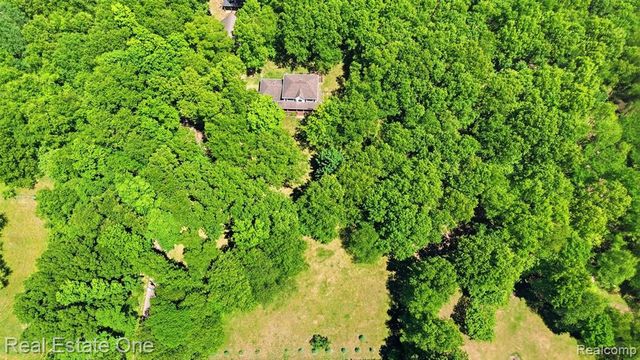 3559 Perry Lake Road, Ortonville, MI 48462