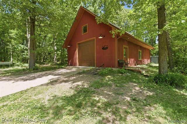 3559 Perry Lake Road, Ortonville, MI 48462