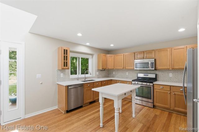 3559 Perry Lake Road, Ortonville, MI 48462