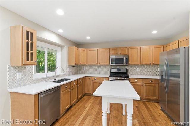 3559 Perry Lake Road, Ortonville, MI 48462