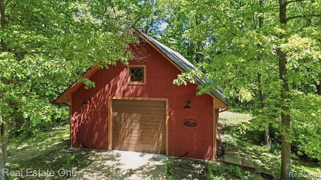3559 Perry Lake Road, Ortonville, MI 48462