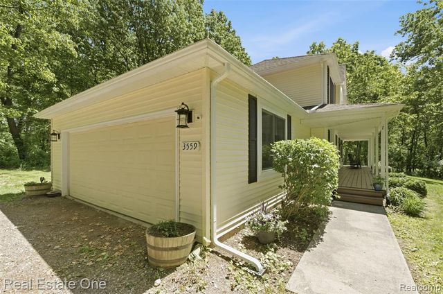 3559 Perry Lake Road, Ortonville, MI 48462