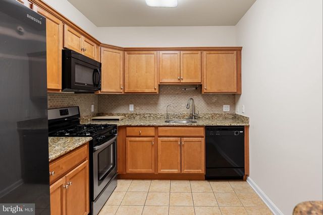 4323 CHAMPIONS RUN, Cherry Hill, NJ 08002