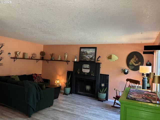 5918 N NEWARK St, Portland, OR 97203