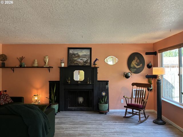 5918 N NEWARK St, Portland, OR 97203