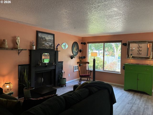 5918 N NEWARK St, Portland, OR 97203