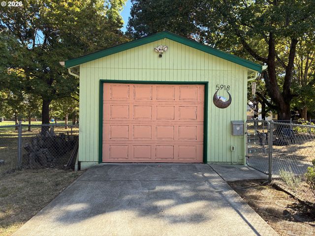 5918 N NEWARK St, Portland, OR 97203