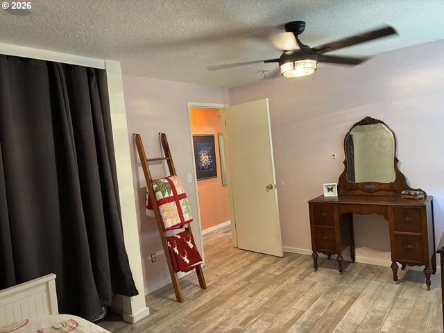 5918 N NEWARK St, Portland, OR 97203