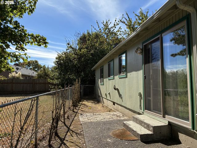 5918 N NEWARK St, Portland, OR 97203