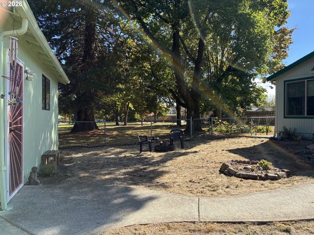 5918 N NEWARK St, Portland, OR 97203