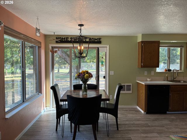 5918 N NEWARK St, Portland, OR 97203