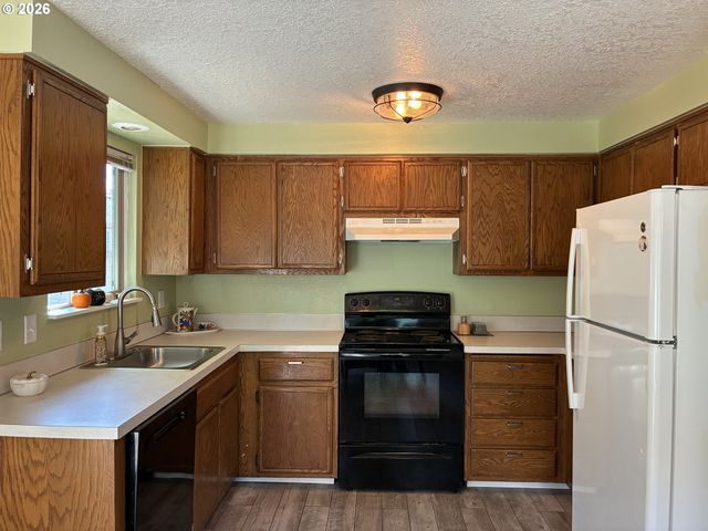5918 N NEWARK St, Portland, OR 97203