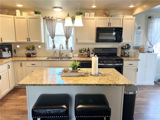 213 Shackelford Dr, Monroeville, PA 15146