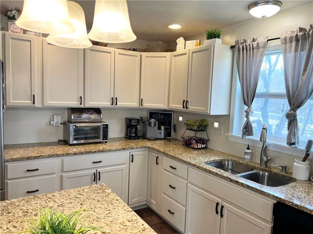 213 Shackelford Dr, Monroeville, PA 15146