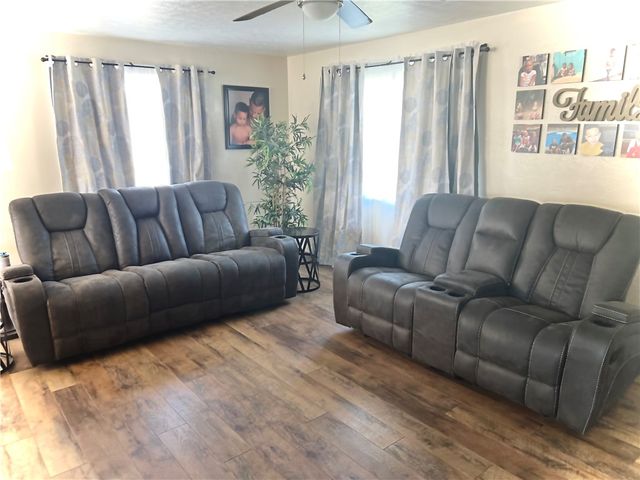 213 Shackelford Dr, Monroeville, PA 15146