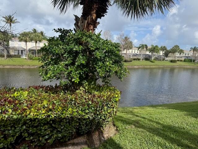 142 Santa Barbara Way, Palm Beach Gardens, FL 33410