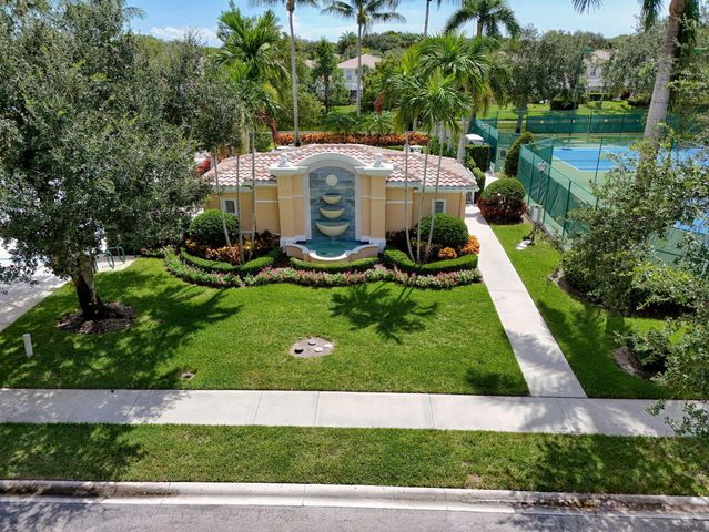 142 Santa Barbara Way, Palm Beach Gardens, FL 33410
