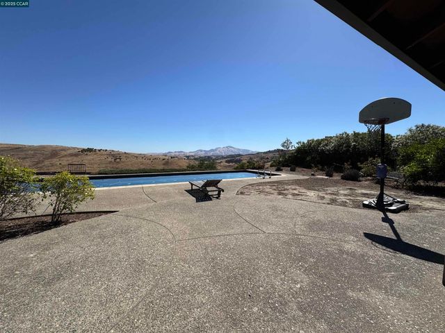 269 Birchwood Dr, Moraga, CA 94556