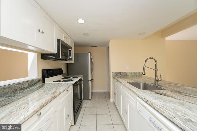 32 APPLEY CT, Cherry Hill, NJ 08002