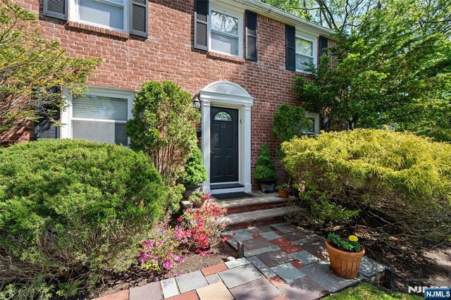 12 Louise Lane, Tenafly, NJ 07670