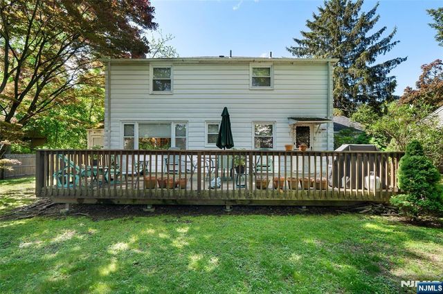 12 Louise Lane, Tenafly, NJ 07670