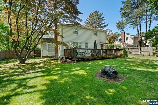 12 Louise Lane, Tenafly, NJ 07670
