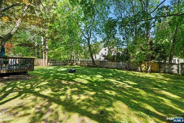 12 Louise Lane, Tenafly, NJ 07670