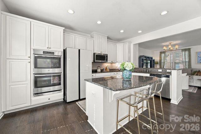 1717 Fleetwood Drive, Charlotte, NC 28208