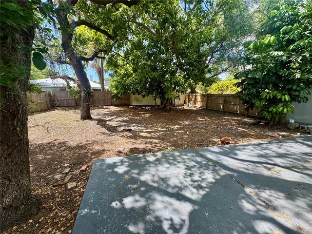 2107 CHIPPAWA PLACE, Sarasota, FL 34234