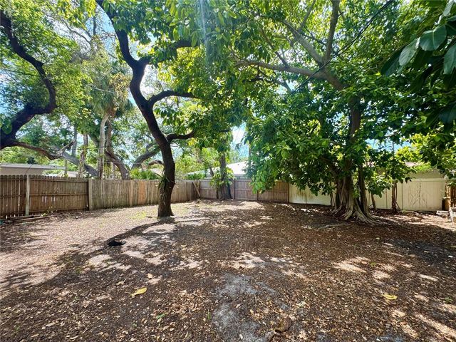 2107 CHIPPAWA PLACE, Sarasota, FL 34234