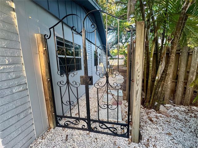 2107 CHIPPAWA PLACE, Sarasota, FL 34234