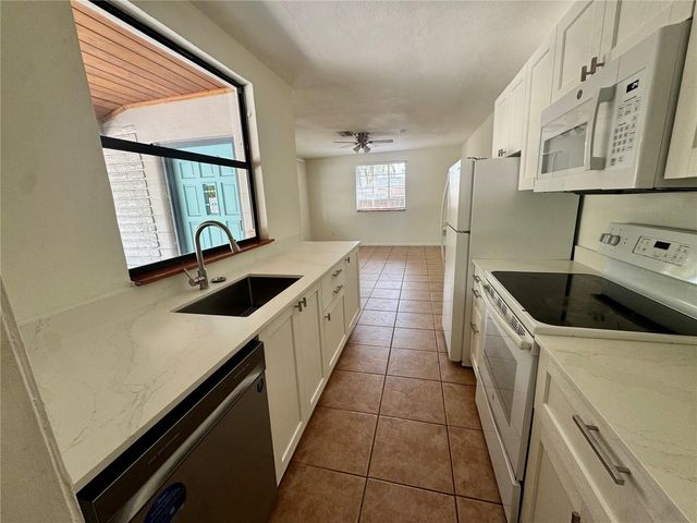 2107 CHIPPAWA PLACE, Sarasota, FL 34234